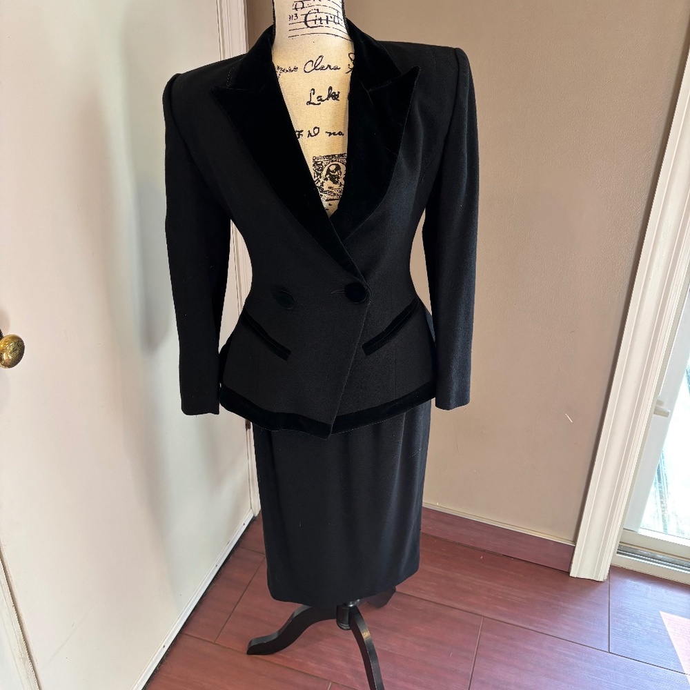 Vintage Noviello Bloom Suits wool skirt suit